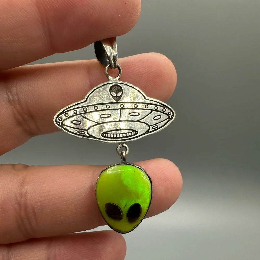 👽 Sterling Silver 925 Green Opal Alien Spaceship 🛸 Necklace Pendant Handmade UFO - Picture 5 of 7